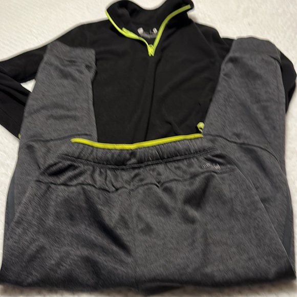 Xersion top black and Russell jog pants gray & yellow - Picture 4 of 5